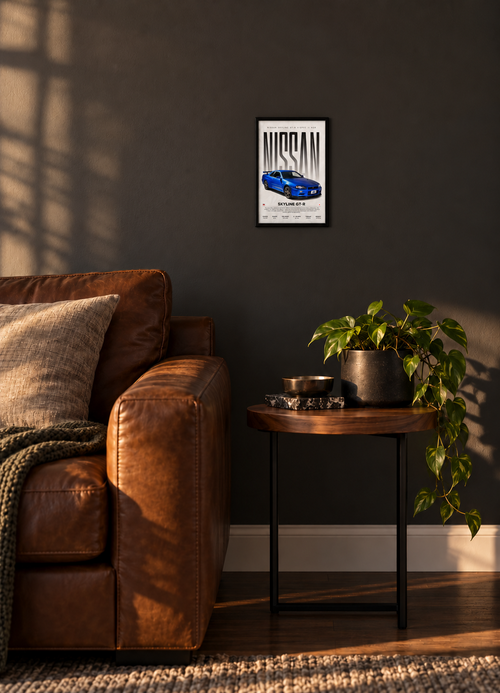 Nissan Skyline GT-R R34 — simulation du poster 20 × 30 cm dans un salon, cadre non inclus